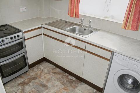 2 bedroom flat to rent, Cannons Court, Colchester CO2
