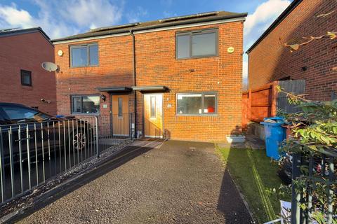 2 bedroom semi-detached house to rent, Lawnswood Road, Manchester