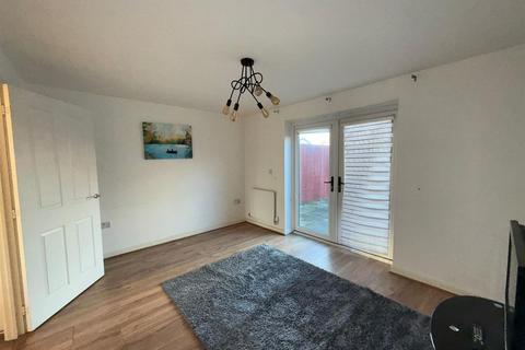 2 bedroom semi-detached house to rent, Lawnswood Road, Manchester