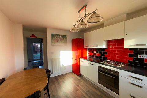 2 bedroom semi-detached house to rent, Lawnswood Road, Manchester
