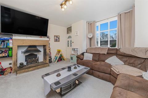 2 bedroom semi-detached house for sale, Ashbrow Road, Huddersfield