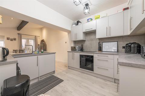 2 bedroom semi-detached house for sale, Ashbrow Road, Huddersfield