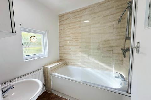 2 bedroom apartment to rent, Sylvan Avenue, Wood Green, N22