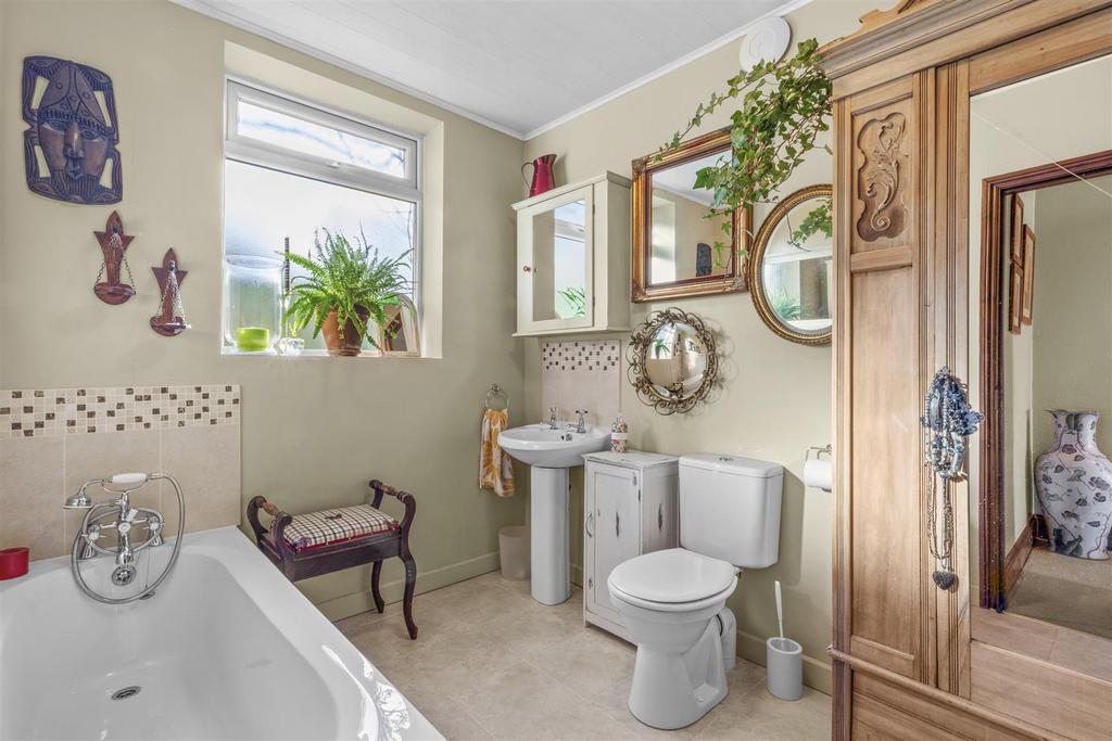 36 Coningsby Rd, HP13 5 NY-7.jpg
