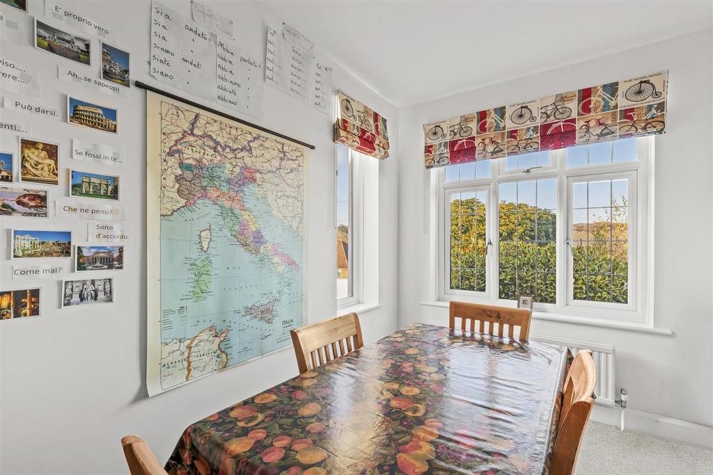 36 Coningsby Rd, HP13 5 NY-13.jpg