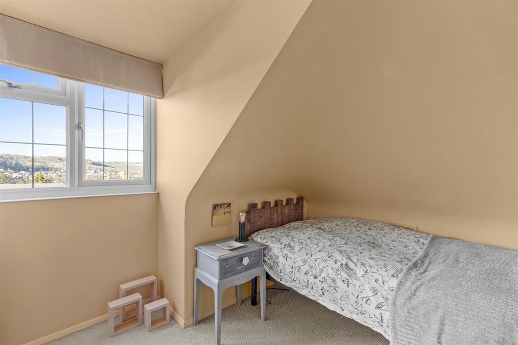 36 Coningsby Rd, HP13 5 NY-1.jpg