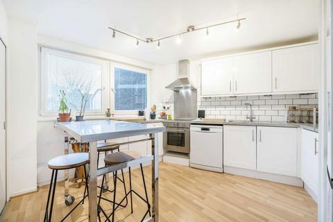 3 bedroom flat for sale, Justin Close, Brentford TW8