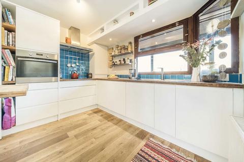 1 bedroom flat for sale, New Road, London N8