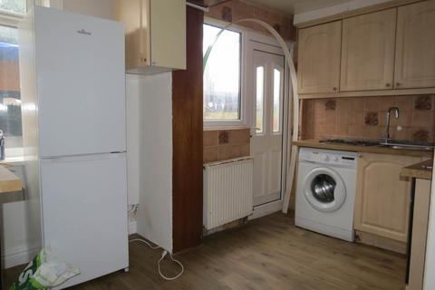 3 bedroom semi-detached house to rent, McEwan Gardens, Newcastle Upon Tyne NE4