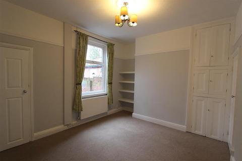 2 bedroom terraced house to rent, Surtees Street, Darlington