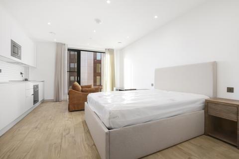 Studio to rent, Selborne Road, London, E17