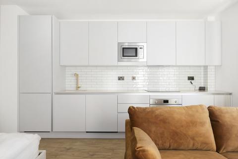 Studio to rent, Selborne Road, London, E17