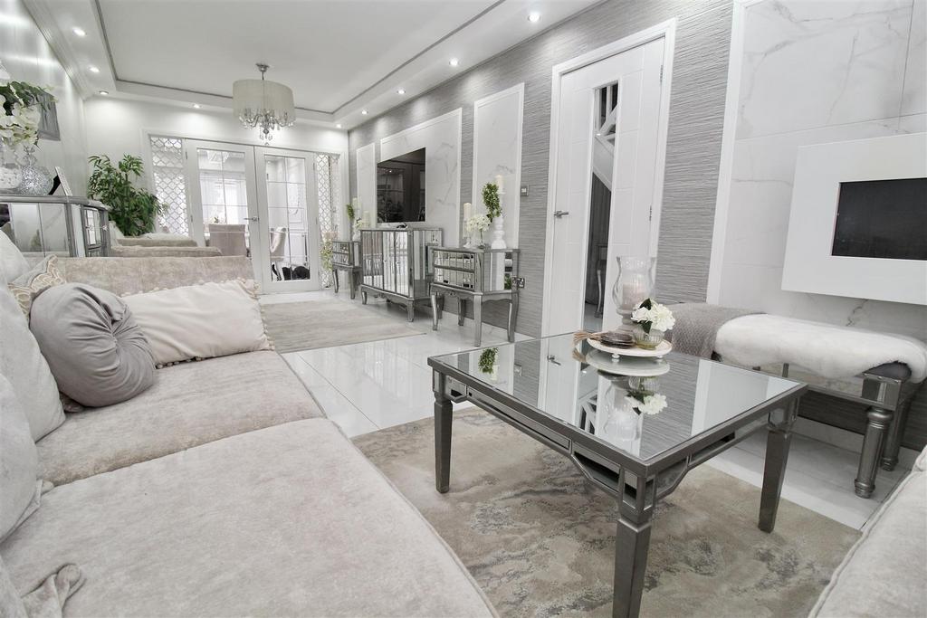 Through Lounge (was originally 2 rooms)
