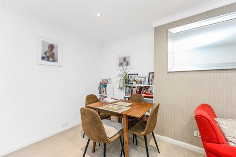 2 bedroom flat for sale, Chase Gardens, Chingford