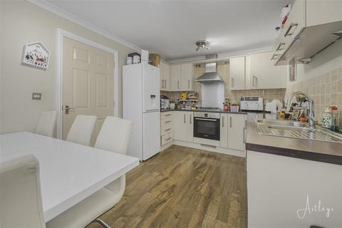 4 bedroom semi-detached house for sale, Clos Y Fendrod, Llansamlet, Swansea