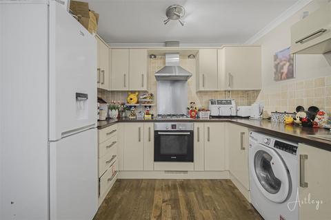 4 bedroom semi-detached house for sale, Clos Y Fendrod, Llansamlet, Swansea