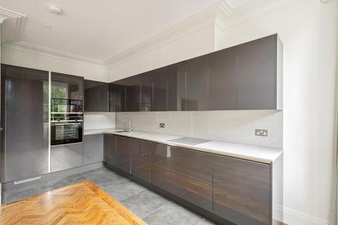 2 bedroom flat to rent, Cadogan Square, Knightsbridge, London, SW1X