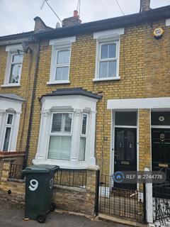 1 bedroom in a house share to rent, Maiden Road, London, E15