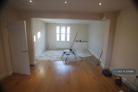 4 bedroom terraced house to rent, Harborough Road, Rushden, NN10