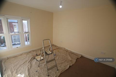 4 bedroom terraced house to rent, Harborough Road, Rushden, NN10