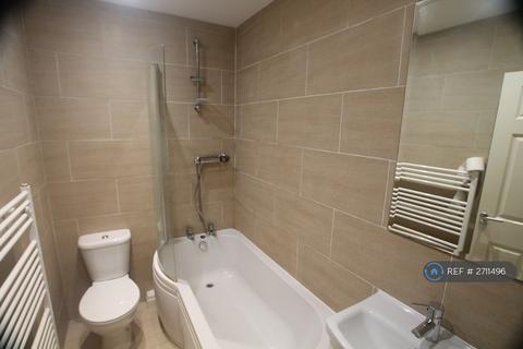 4 bedroom terraced house to rent, Harborough Road, Rushden, NN10