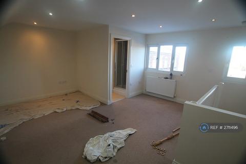 4 bedroom terraced house to rent, Harborough Road, Rushden, NN10