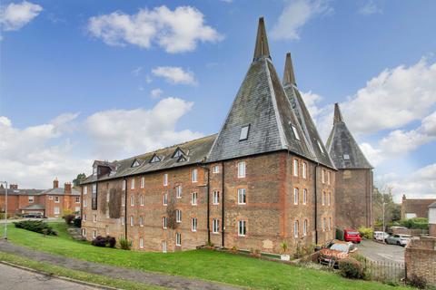 2 bedroom flat for sale, Carpenters Lane, Hadlow