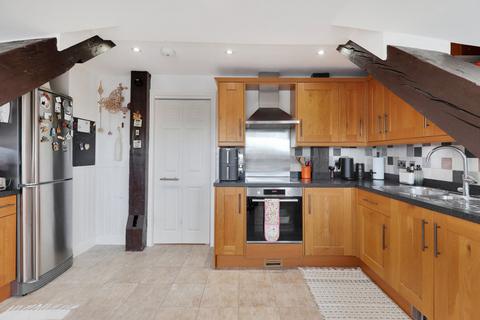 2 bedroom flat for sale, Carpenters Lane, Hadlow