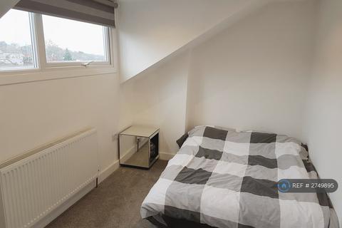 3 bedroom maisonette to rent, Woodland Rise, London, N10