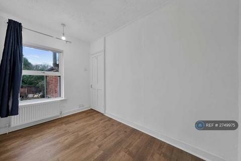 3 bedroom terraced house to rent, Granville Road, Colchester, CO1