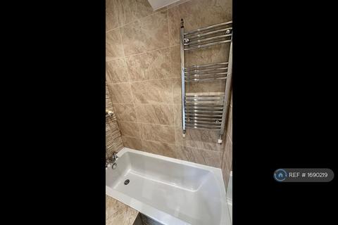 3 bedroom semi-detached house to rent, Galsworthy Road, Sheffield, S5