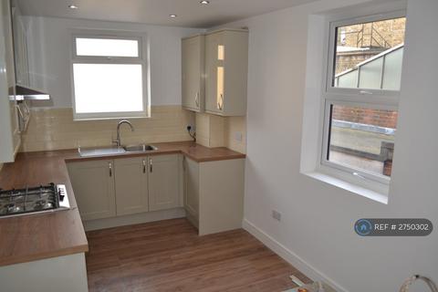 4 bedroom flat to rent, Brighton Road, Surbiton, KT6