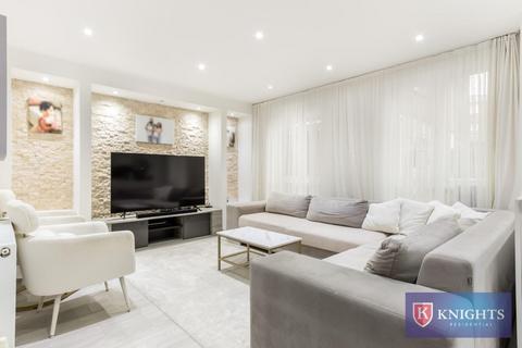 2 bedroom flat for sale, Gareth Drive, London, N9