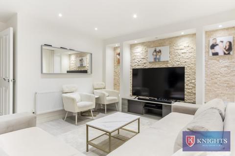2 bedroom flat for sale, Gareth Drive, London, N9