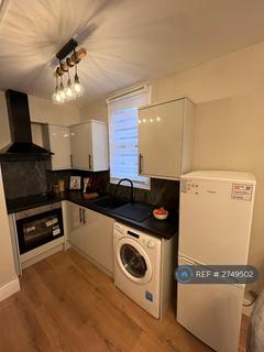 3 bedroom flat to rent, Drayton Road, London, NW10