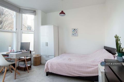 3 bedroom flat to rent, Leander Road, London, SW2