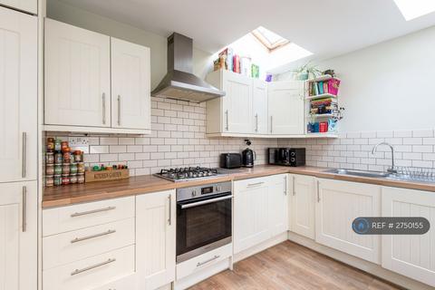 3 bedroom flat to rent, Leander Road, London, SW2