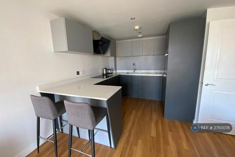 2 bedroom flat to rent, Bassett House, London, SW19
