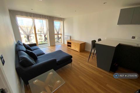 2 bedroom flat to rent, Bassett House, London, SW19