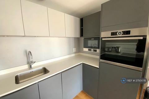 2 bedroom flat to rent, Bassett House, London, SW19
