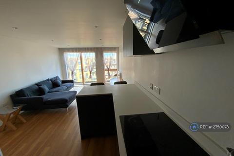 2 bedroom flat to rent, Bassett House, London, SW19