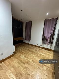 Studio to rent, Kilburn High Road, London, NW6