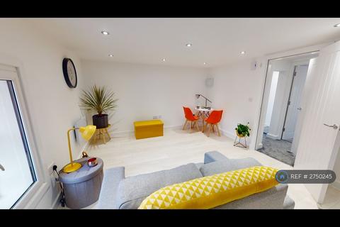 1 bedroom flat to rent, Queen Street, Oldham, OL1