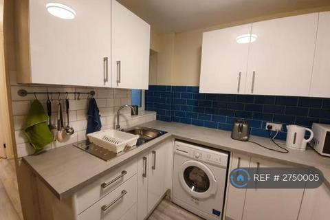 2 bedroom flat to rent, Malcolm Close, Nottingham, NG3