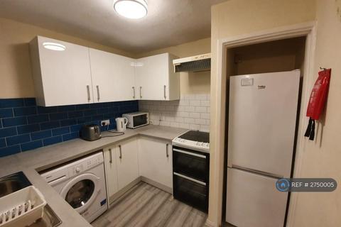 2 bedroom flat to rent, Malcolm Close, Nottingham, NG3
