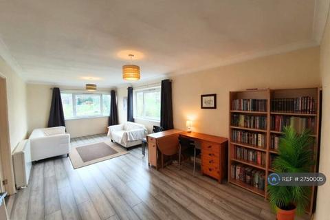 2 bedroom flat to rent, Malcolm Close, Nottingham, NG3