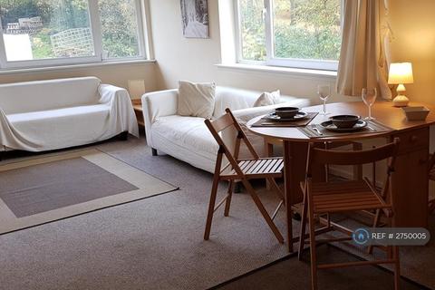 2 bedroom flat to rent, Malcolm Close, Nottingham, NG3