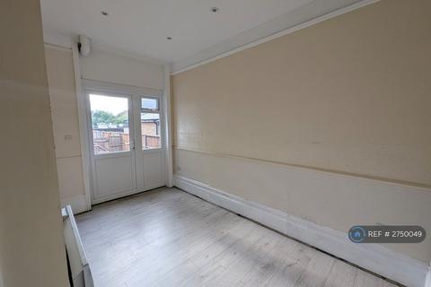 1 bedroom flat to rent, Green Lanes, London, N13