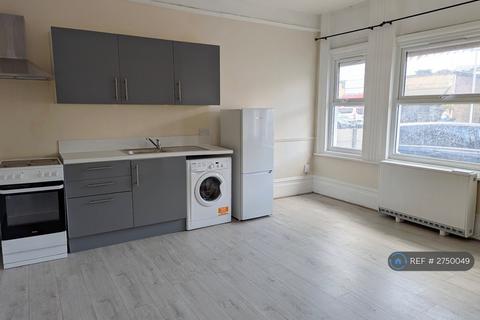 1 bedroom flat to rent, Green Lanes, London, N13