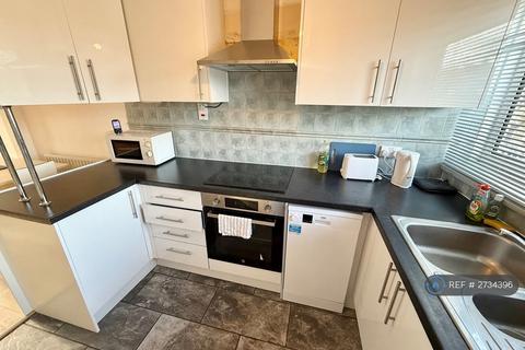 4 bedroom flat to rent, Portia Way, London, E3